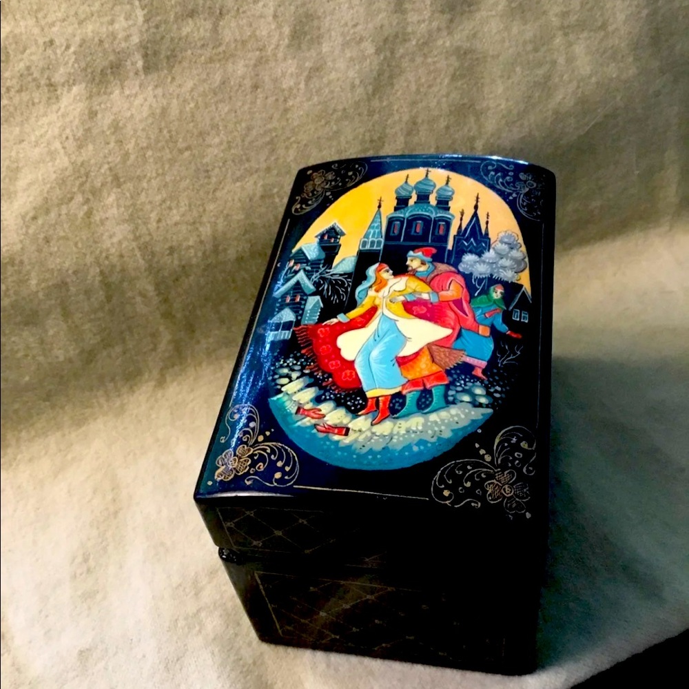 Russian Hand-painted lacquer jewelry box